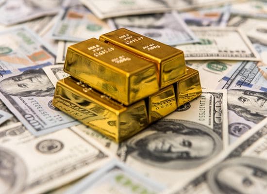  شهد الذهب تقلبات طفيفة مع استمرار الزخم الصاعد طويل الأمد، وسط ضغوط قصيرة الأجل نتيجة قوة الدولار وجني الأرباح، وتستمر التوقعات بخفض الفائدة الأمريكية وتعزيز الطلب الاستثماري العالمي في دعم الاتجاه الصاعد. ويُظهر التحليل الفني مراحل تجميع الزخم استعدادًا لحركة سعرية محتملة، مع مراقبة مستويات المقاومة والدعم الرئيسية.
