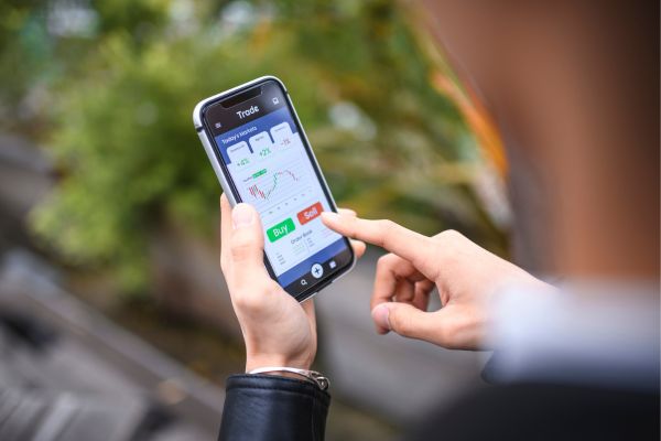 A good Forex app is the first step to get close to trading success!
