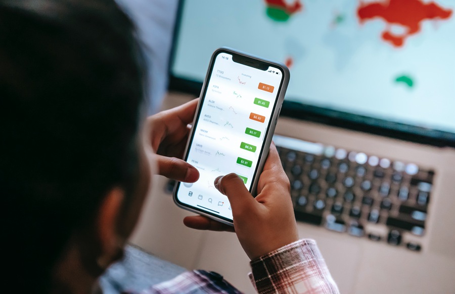 Descubra as megatendências que moldarão os investimentos até 2030! Análise de IA, energias limpas e ativos inovadores + estratégias para capitalizar oportunidades escondidas.