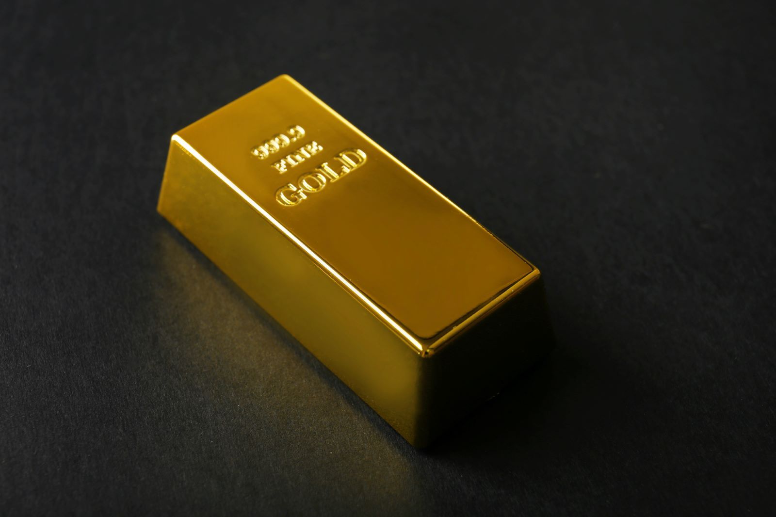 O ouro (XAU/USD) cai para nova mínima desde 30 de março, após subir pouco acima da marca de US$ 4.500 na sessão asiática desta quarta-feira, permanecendo vulnerável a novas quedas diante da força do dólar americano.