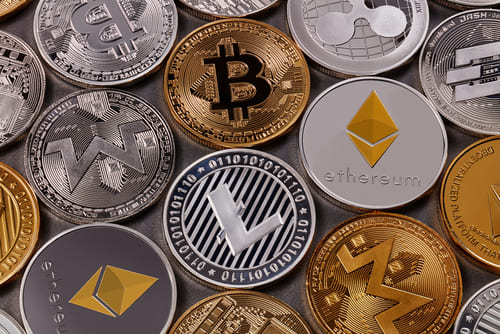 China está bajo una presión cada vez mayor por parte de destacados economistas y asesores políticos para explorar el uso de stablecoins en pagos transfronterizos, mientras Estados Unidos acelera sus esfuerzos para afianzar el dominio global del dólar mediante innovaciones en criptomonedas.