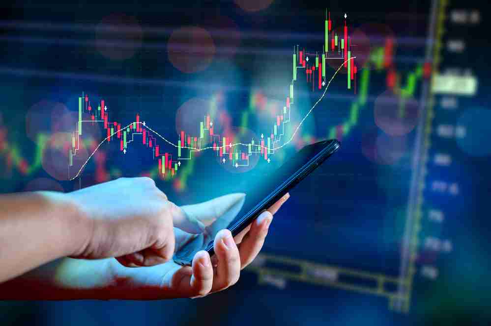 标普500指数目前争夺于短期多空分界线6800点。整体下行风险尚未解除，若反弹受阻6800-6900区域阻力，后市料将进一步下行考验6460点附近支撑。投资者可点关注4月初时间窗口或迎方向选择。