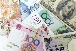 美伊重启谈判的希望提振了风险偏好，澳元和欧元兑美元汇率飙升。但现在断言美元的避险吸引力消失可能还为时过早。
