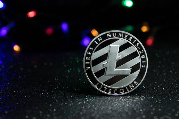 Litecoin (LTC) fällt unter $75 (aktuell $74.52), nachdem der Ausbruch über Widerstand scheiterte. Santiment Age Consumed signalisiert Aktivität ruhender Wallets – historisch oft Vorbote steigenden Verkaufsdrucks. Coinglass Long/Short 0.78 bearish. Technisch: Abweisung an 50-Tage-EMA $81.79, RSI 37, MACD bearish; Ziel bei weiterer Schwäche $66.51, Widerstand $77.19.