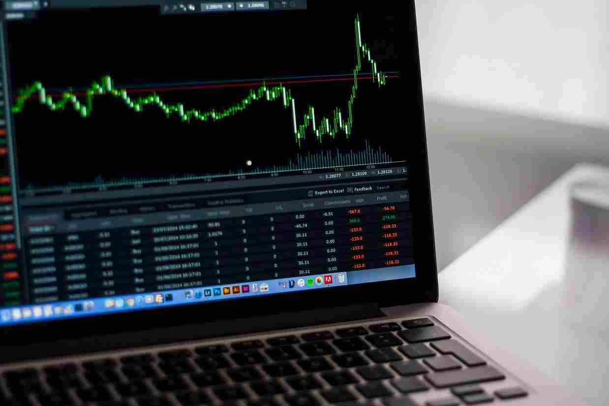 Looking for the best trading simulator in Australia? Compare the top 6 demo trading accounts for beginners in 2026, including features, virtual funds, supported markets, and fees to find the right platform before trading with real money.