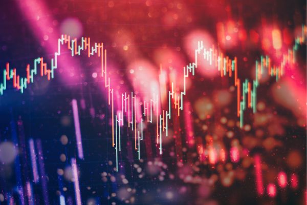Learn how scalping trading works with this beginner’s guide. Discover popular scalping strategies, key indicators, risk management techniques and how to start trading short-term market movements.