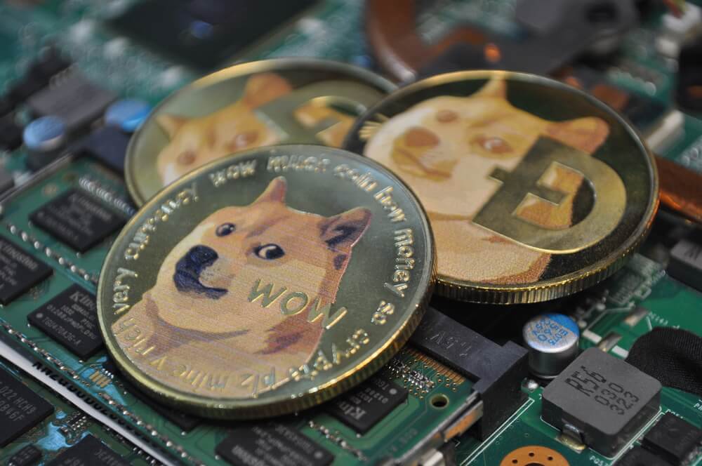 Las monedas meme como Dogecoin (DOGE), Shiba Inu (SHIB) y Pepe (PEPE) cotizan en verde el viernes, extendiendo sus ganancias semanales mientras el mercado de criptomonedas más amplio se recupera con Bitcoin (BTC) manteniéndose por encima de 120.000$.
