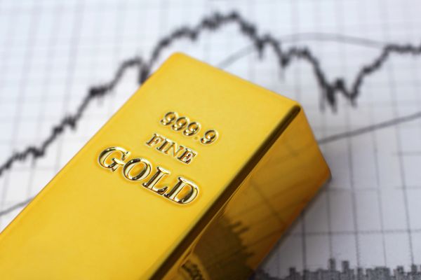 اكتشف أحدث توقعات سعر الذهب لعام 2025 وما بعده، مع تحليل الذهب وأهم العوامل المؤثرة على الأسعار. تعرّف على استراتيجيات استثمار الذهب وأفضل الطرق لتنويع محفظتك.