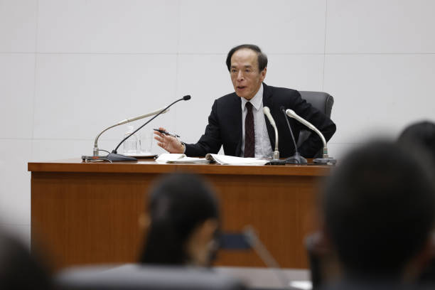 美元/日圓巨震，疑似日本當局干預；川普派艦隊前往伊朗，原油價格上漲；白銀格逼近100美元，黃金衝向5000>>
