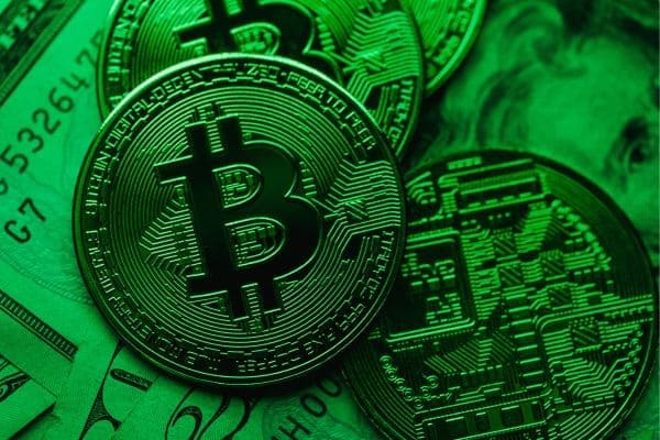 Bitcoin Cash (BCH) steigt am Donnerstag zur Stunde auf ein neues Jahreshoch von 648,20 $ und weitet sein bullisches Momentum im Gefolge der Zinssenkung der US-Notenbank (Fed) um 25 Basispunkte (Bp.) aus.