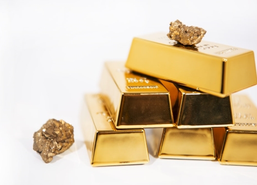 ​投資慧眼Insights-今年以來，黃金已上漲約39%，不僅輕鬆跑贏全球主要股指，還碾壓比特幣24%的漲幅。