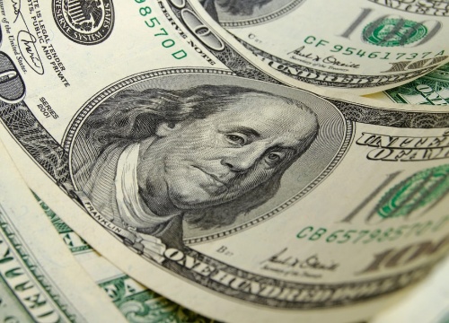 随着美联储降息时点再度推迟，以及欧洲、日本经济前景疲软，美元指数未来或继续走强。