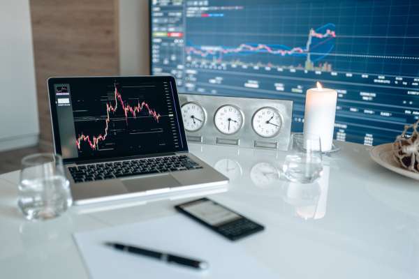 Working with the best international trading platform in Australia is key for your financial success. Our curated list of the top 8 ASIC-regulated brokers helps you shortlist your candidates by analyzing their fees, asset variety, and analytical tools.