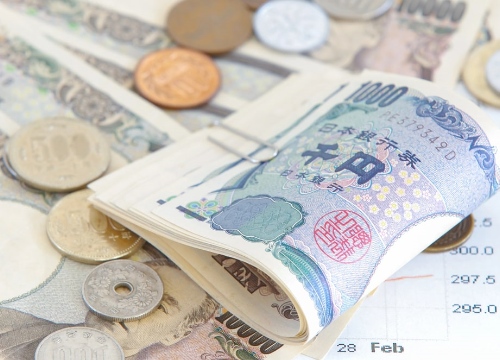 美元/日元（USD/JPY）跌超1%，截至发稿报156.35，连续第二日大跌。