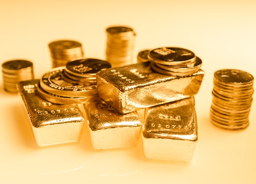 Gold (XAU/USD) enters a bullish consolidation phase at the start of a new week and oscillates in a range just below the $3,600 mark, or the all-time peak touched on Friday.