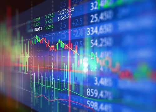 LONDRES, 31 Out (Reuters) - O iene subia nesta sexta-feira, depois que a nova ministra das Finanças do Japão afirmou que o governo tem monitorado com atenção os fluxos cambiais, mas ainda assim o iene caminhava para seu pior desempenho mensal em relação ao dólar desde julho.O iene estava marginalmen...