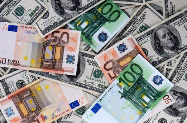 El par EUR/USD se mueve en torno al lunes, registrando ganancias modestas de más del 0.10%, ya que el Dólar estadounidense (USD) se consolida a pesar de los comentarios moderados de los funcionarios de la Reserva Federal (Fed). Aunque las expectativas de un recorte de tasas aumentaron, el par cotiza en 1.1525 después de alcanzar un máximo diario de 1.1550.
