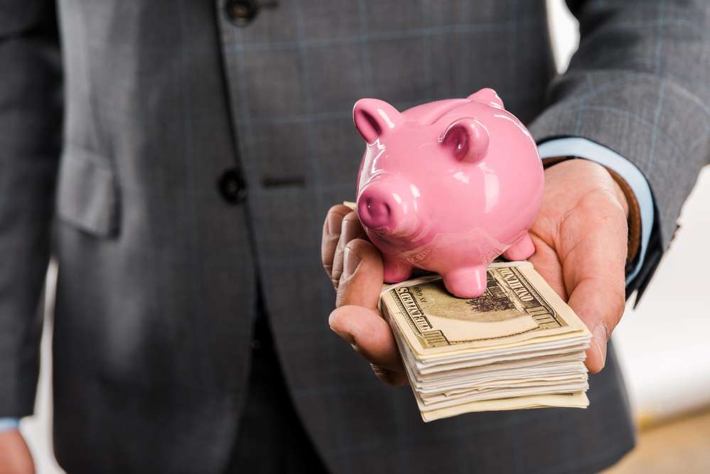 Descubra como ganhar dinheiro na internet em 2026 com 20 métodos reais para brasileiros. Veja ideias para renda extra, investimentos, marketing de afiliados, criação de conteúdo, IA, freelancing e muito mais.