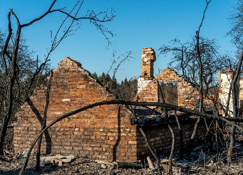 尽管美伊双方都发表了强硬声明，但外交大门依然敞开，短期内原油价格或继续剧烈波动。