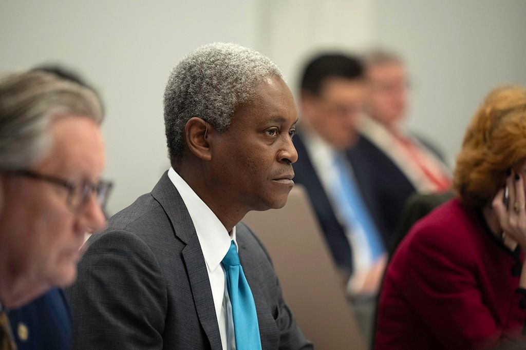 美伊談判出現曙光，黃金、白銀下挫；比特幣重回7.6萬美元；凱文·華許聽證會叠加「恐怖數據」來襲，留意市場波動>>
