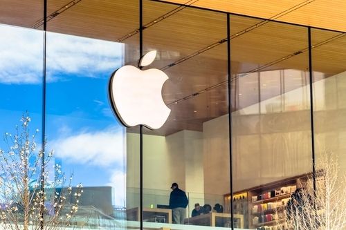 Apple's fiscal Q1 2026 results exceeded expectations, driven by a 23.3% rise in iPhone sales. With a new AI partnership with Google, the company positions itself to enhance Siri and maintain market leadership.

