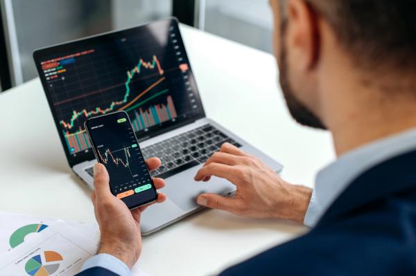 Discover the best online share brokers in Australia for 2026. Compare fees, trading platforms, investment options, and features to find the ideal broker for buying Australian and international shares.