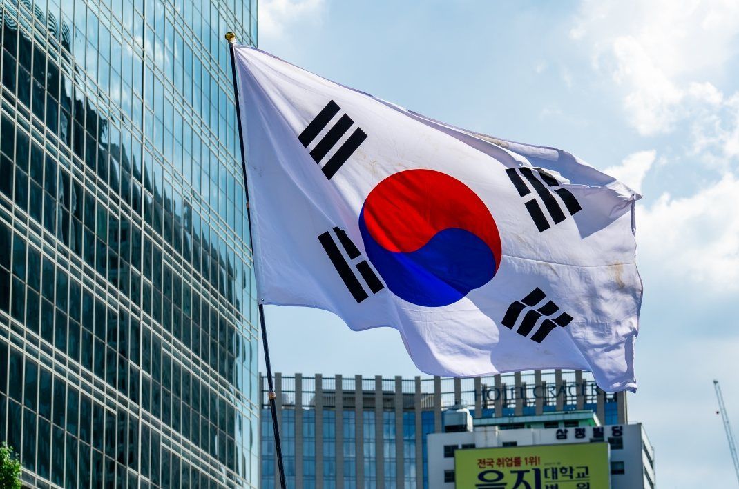 Korean stocks are surging as the AI boom spreads beyond chipmakers into the wider economy. Discover what’s driving the rally, how AI demand is supporting South Korea’s tech sector and which Korean stocks traders should watch next.