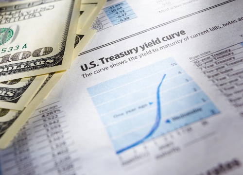 El 27 de enero, el índice IBEX 35 alcanzó un nuevo máximo histórico por encima de los 17.800 puntos; sin embargo, debido a la toma de beneficios y a la presión a la baja del sector bancario, ayer (día 28) experimentó una corrección, cerrando con una caída del 1,10% hasta los 17.607,6 puntos.