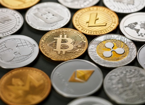 Die ursprünglichen DeFi-Token Compound (COMP), Uniswap (UNI) und Aave (AAVE) verzeichneten am Dienstag deutliche Kurszuwächse, nachdem der Vorsitzende der US-Börsenaufsicht SEC, Paul Atkins, seine Vision für eine Regulierung des dezentralen Finanzsektors (DeFi) vorgestellt hatte. Dabei betonte er Parallelen zwischen dem DeFi-Sektor und amerikanischen Grundwerten.