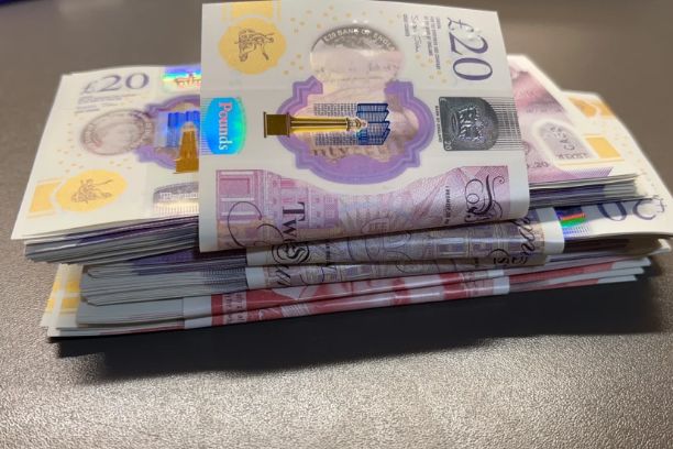 周四（12月18日）市场将迎来英国央行12月利率决议，市场普遍预期英央行将宣布降息25个基点至3.75%，为今年以来第四次降息，并为三年以来最低水准。市场认为英国央行今夜降息的可能性超过90%，并预测在英国央行在明年4月底之前还会降息一次。目前英镑/美元围绕1.3350附近整理。