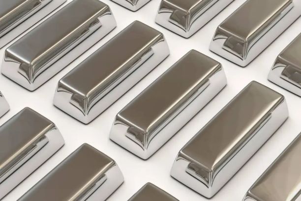 铂金价格涨超3%至1978美元/盎司，连续六日上涨，创下2008年以来新高。
