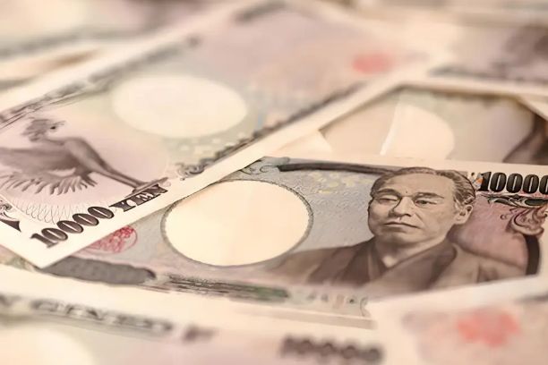 El USD/JPY se negoció en un amplio rango intradía el lunes, alcanzando brevemente un máximo de sesión cerca de 159.86 antes de retroceder de forma constante para cerrar alrededor de 159.35, prácticamente sin cambios en el día.