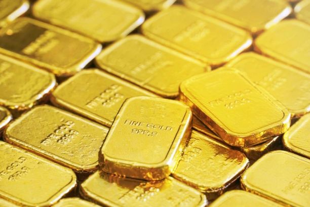 O ouro (XAU/USD) está se recuperando das perdas recentes, sendo negociado perto de US$ 3.230 por onça troy durante a sessão asiática de segunda-feira. A recuperação é alimentada pelo aumento da demanda por ativos portos-seguros em meio às crescentes preocupações com as perspectivas econômicas e a saúde fiscal dos EUA.