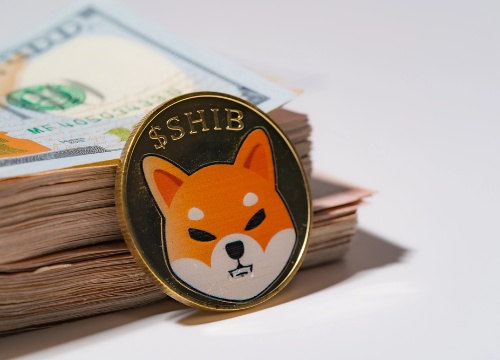 Kurs stabilisiert sich bei 0,0000092 USD. Steigende Handelsvolumina (9-Monats-Hoch) und positive Funding-Rates deuten auf weiteres Aufwärtspotenzial hin.