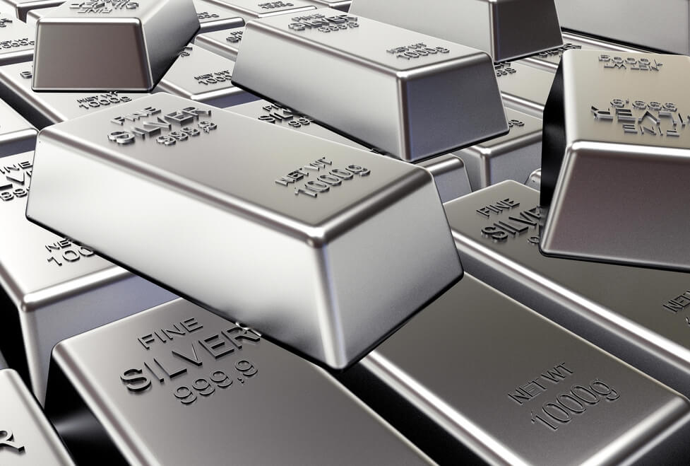 白银在首次突破80美元/盎司大关后大幅回落，美国彭博社称，原因在于交易员从这轮创纪录的上涨中获利了结；这波涨势由供需结构性失衡所推动。