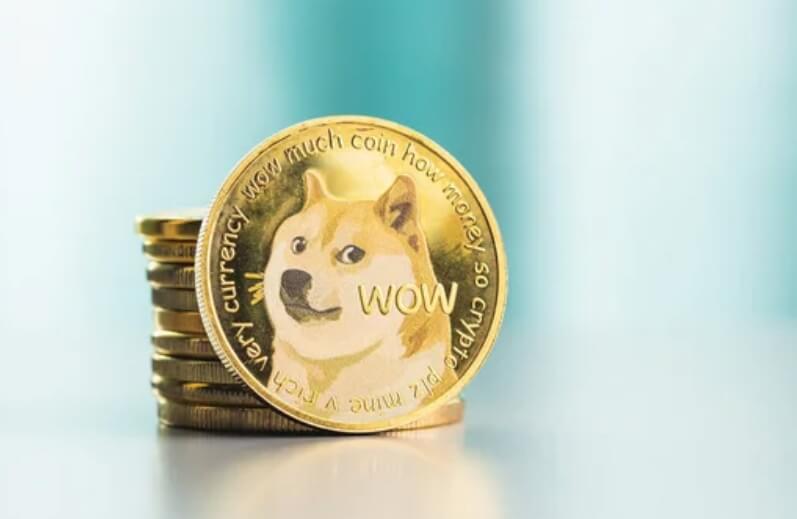 도지코인(DOGE)은 대형 지갑 보유량 감소(36.14억→34.77억)와 수익 공급 비중 하락(53.95%→50.70%), 숏 비중 확대(53.91%) 및 500만달러 이상 롱 청산이 겹치며 핵심 지지선이 흔들리고, $0.1231 이탈 시 $0.10 재시험 가능성이 커지고 있다.