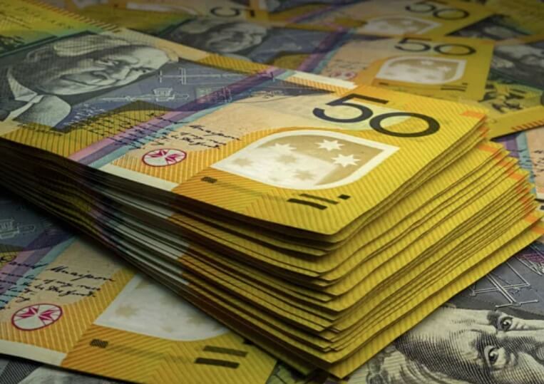 As the Australian dollar (AUD) shows heightened volatility in 2026, learn how Australian investors can use forex and commodity CFDs to hedge portfolio risk. This guide explains how CFDs work, practical hedging scenarios, and regulatory considerations in Australia.