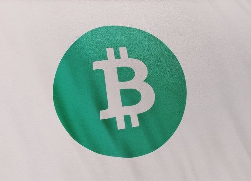 Bitcoin Cash (BCH) hält sich um $600 und formt einen Doppelboden mit Trigger bei $606; steigendes Open Interest ($746,29 Mio.) und positive Funding Rate (0,0028%) stützen das bullische Setup mit Ziel $655, während $575/$547 als zentrale Unterstützungen gelten.