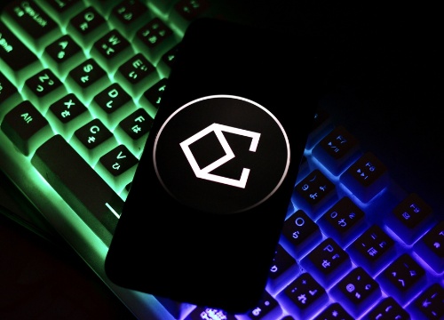 Ethena (ENA), USDe & sUSDe einfach erklärt: Wie funktioniert der synthetic dollar Krypto, welche Chancen und Risiken gibt es – inkl. ENA Kursanalyse.