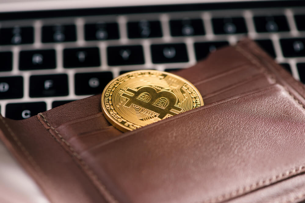 TradingKey - 比特币短暂跌破10.5万美元，但市场看涨情绪居高不下，今晚美国的PCE数据成关键。周五（5月30日），比特币（BTC）延续回调行情，今早继续下行跌破10.5万美元，最低跌至104,600美元。截止发稿，比特币价格回升至10.5万美元上方，暂报106097美元。【比特币价格走势图（分钟），来源：TradingView】在Placeholder合伙人Chris Burnisk