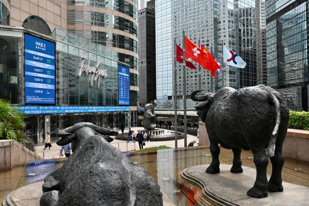 石四藥集團(02005.HK)公佈，已取得中國國家藥品監督管理局有關酒石酸托特羅定緩釋膠囊(4mg)的藥品生產註冊批件，屬於化學藥品第4類，視同通過一致性評價，是國內企業第三家獲批。酒石酸托特羅定緩釋膠囊主要用於治療膀胱過度活動症。