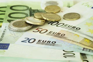 EUR/USD extends its losing spell for the third trading session on Thursday. 