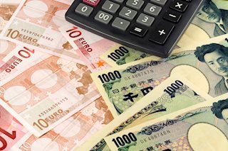 The EUR/JPY pair continues to exhibit strong momentum, displaying gains of 0.55% on Wednesday. 